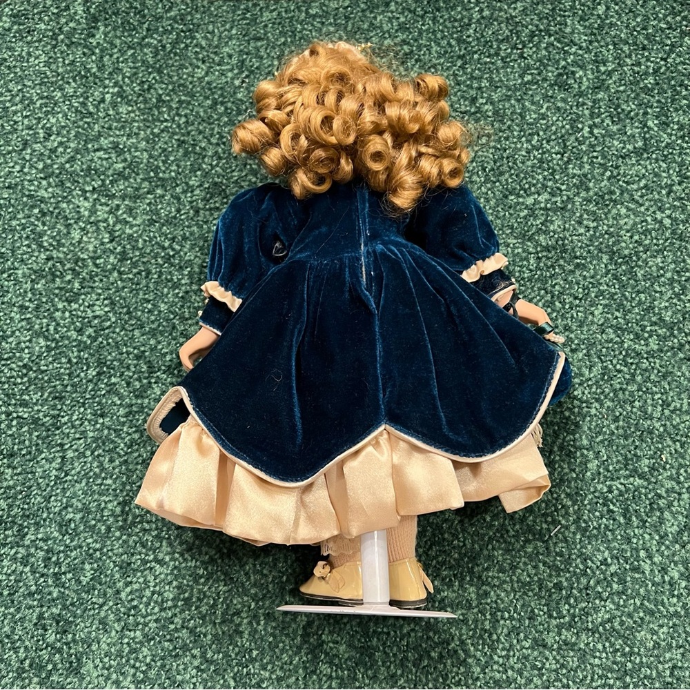 Porcelain doll - Picture 5 of 5